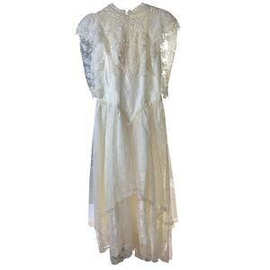 299 Vintage 1980s Ivory Lace Wedding Dress w/ Puff Sleeves & Satin Bow Sz S/M